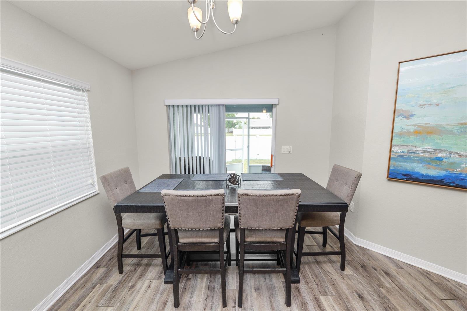 Image 15 of 37 For 1984 Danes Court