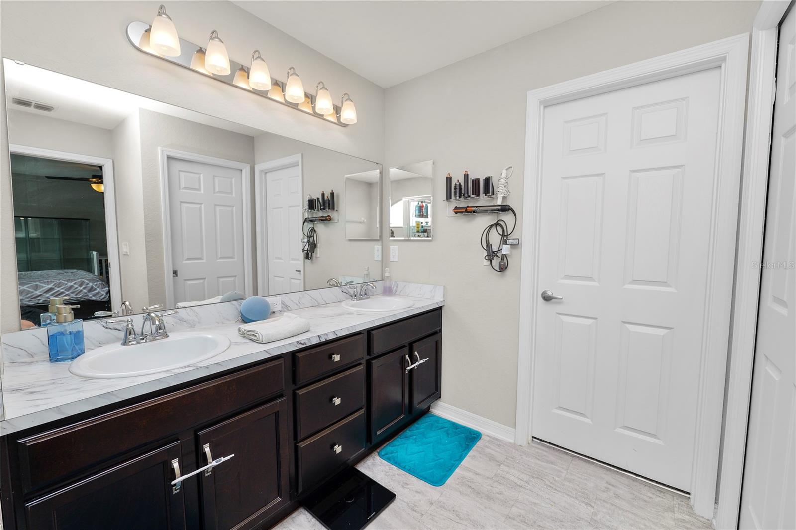 Image 19 of 37 For 1984 Danes Court