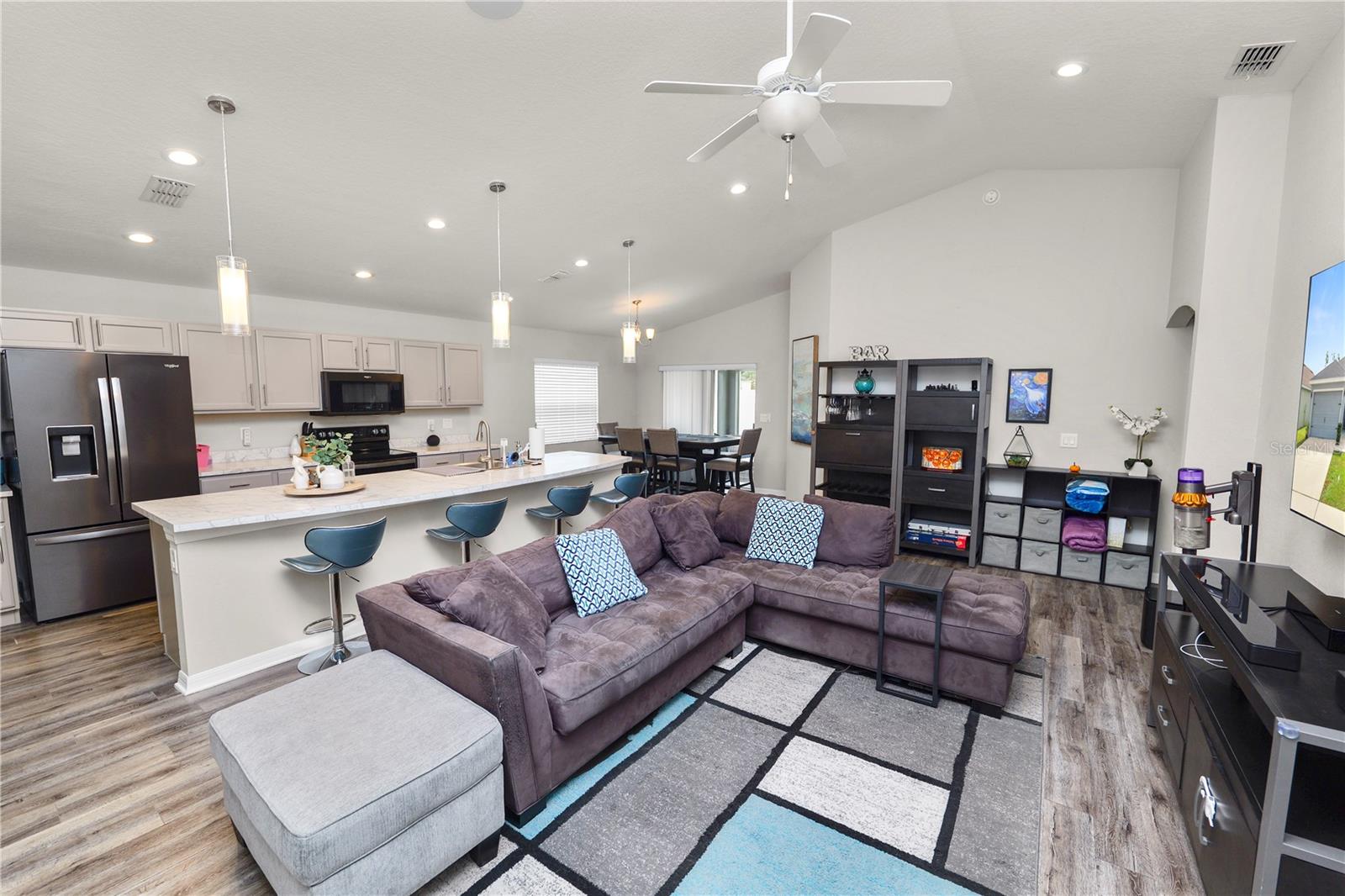 Image 4 of 37 For 1984 Danes Court