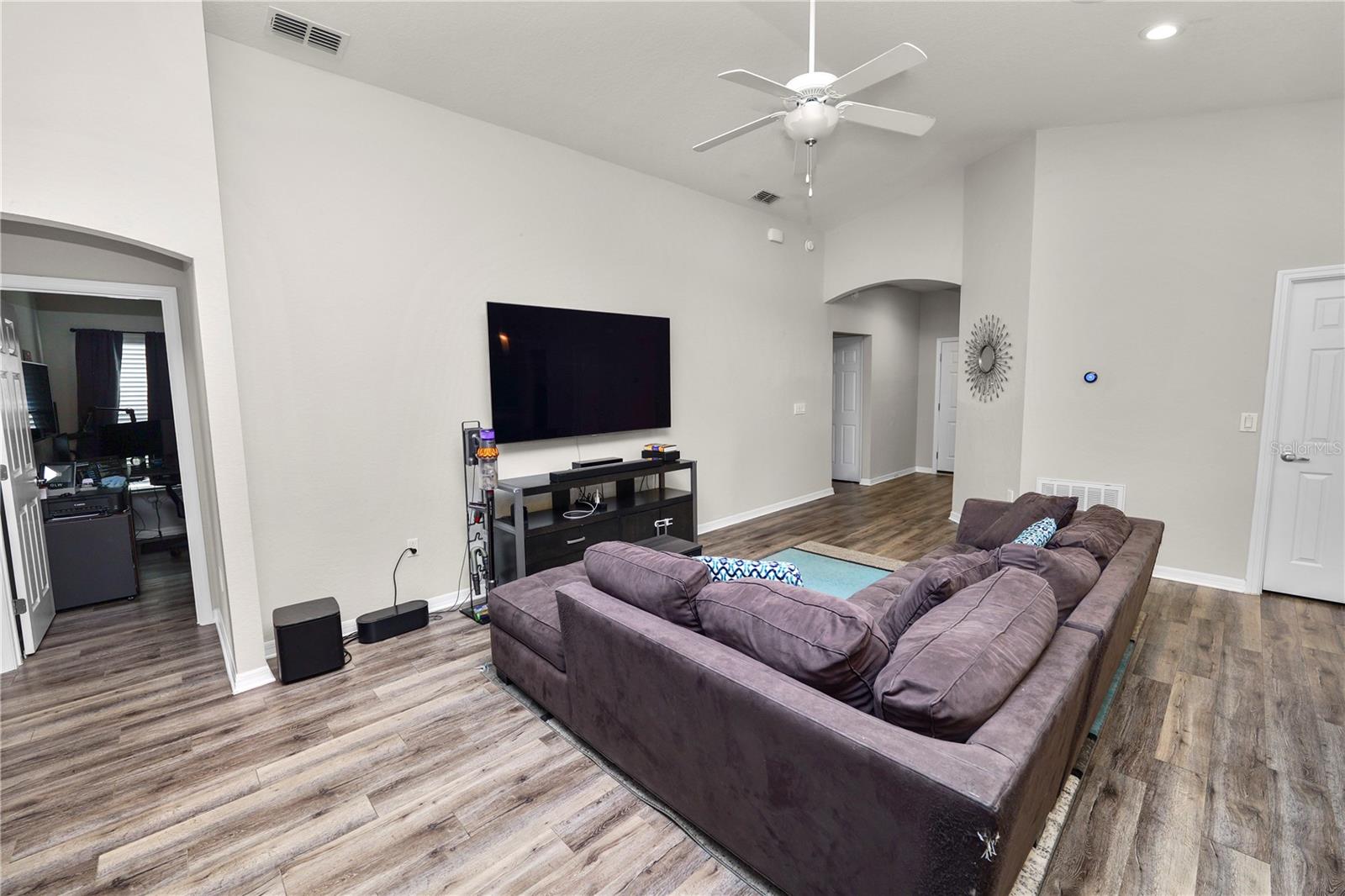 Image 6 of 37 For 1984 Danes Court