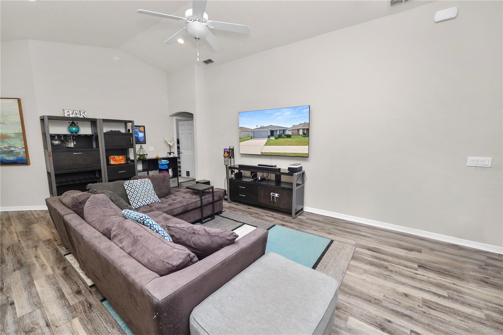 Image 7 of 37 For 1984 Danes Court