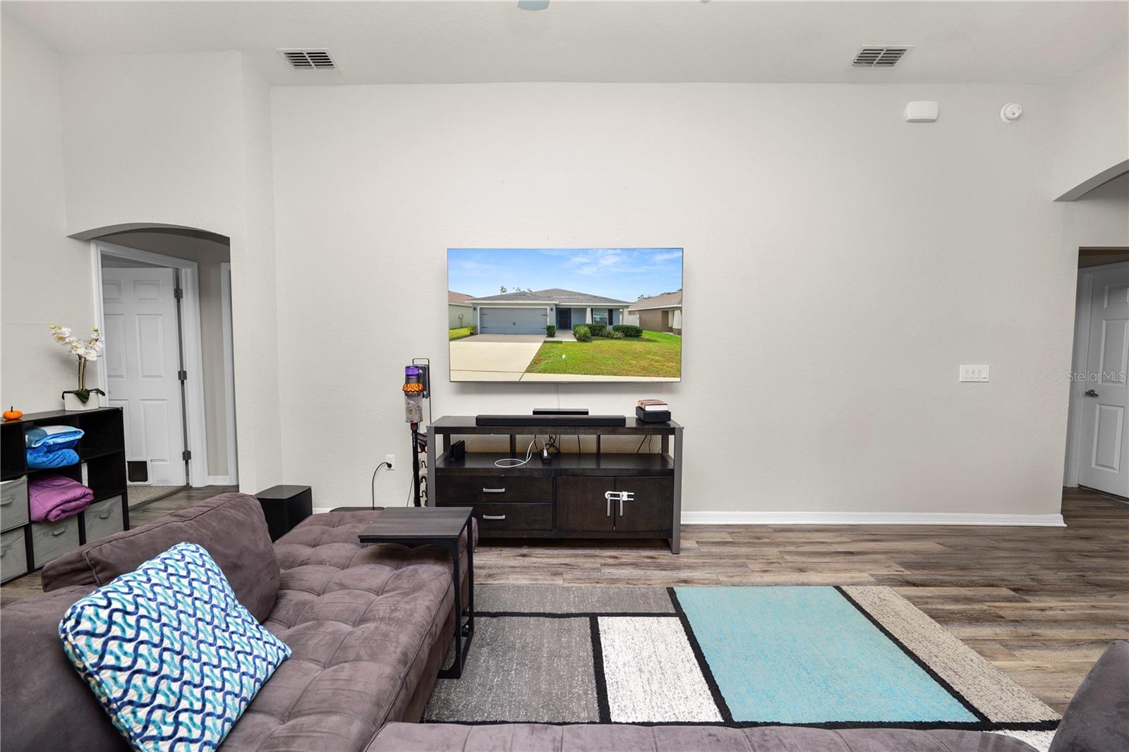 Image 8 of 37 For 1984 Danes Court