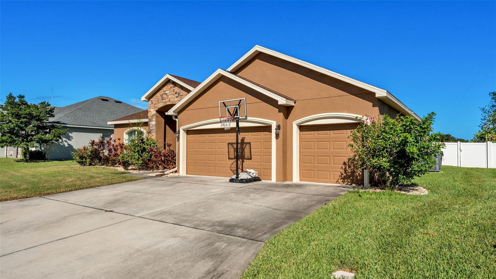 Image 4 of 49 For 2574 Highlands Creek Way