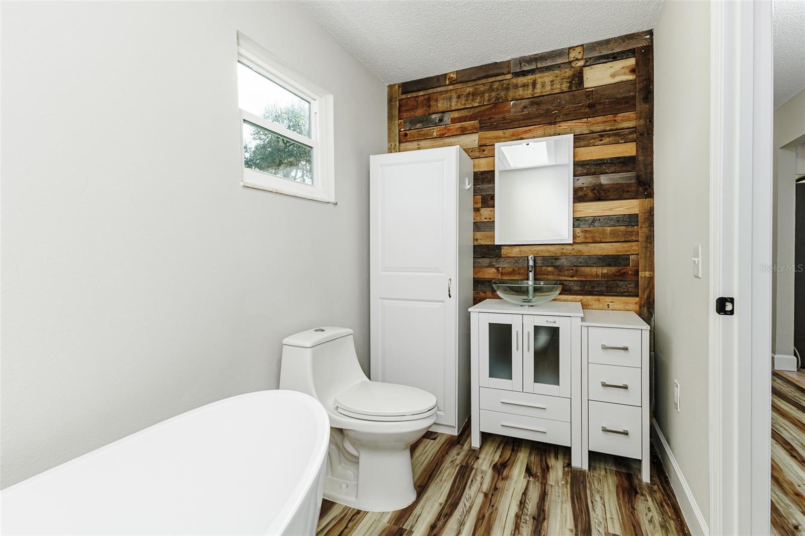 Image 12 of 25 For 3807 Timberlake Road E