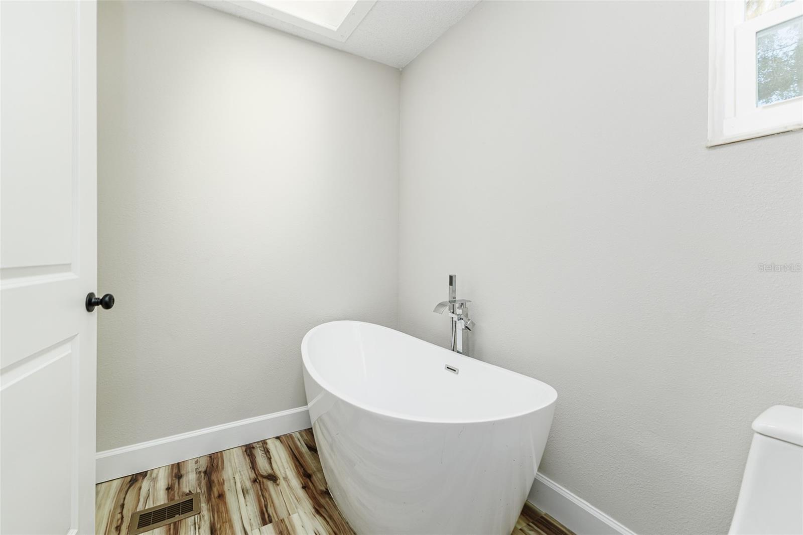 Image 13 of 25 For 3807 Timberlake Road E