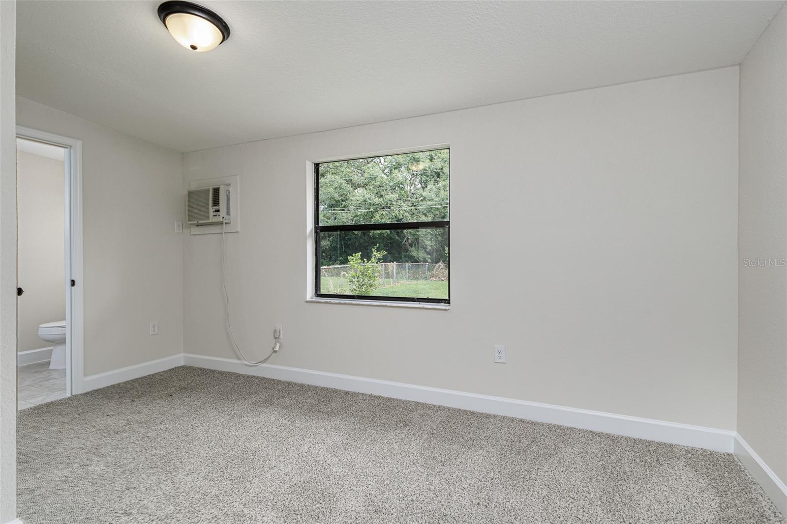 Image 10 of 25 For 2405 Delrose Drive E