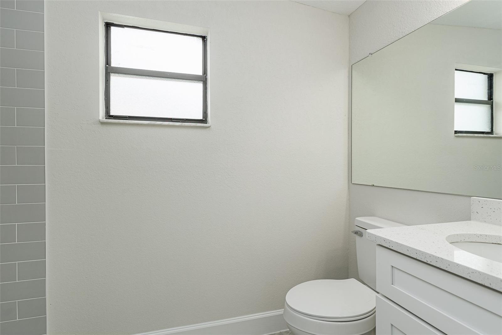 Image 11 of 25 For 2405 Delrose Drive E