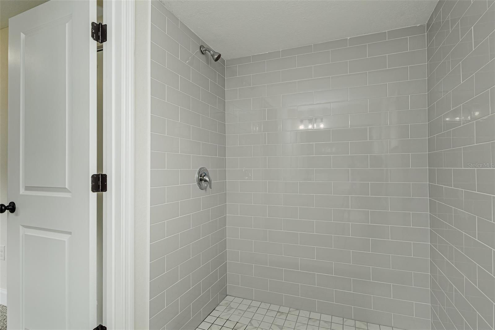 Image 12 of 25 For 2405 Delrose Drive E