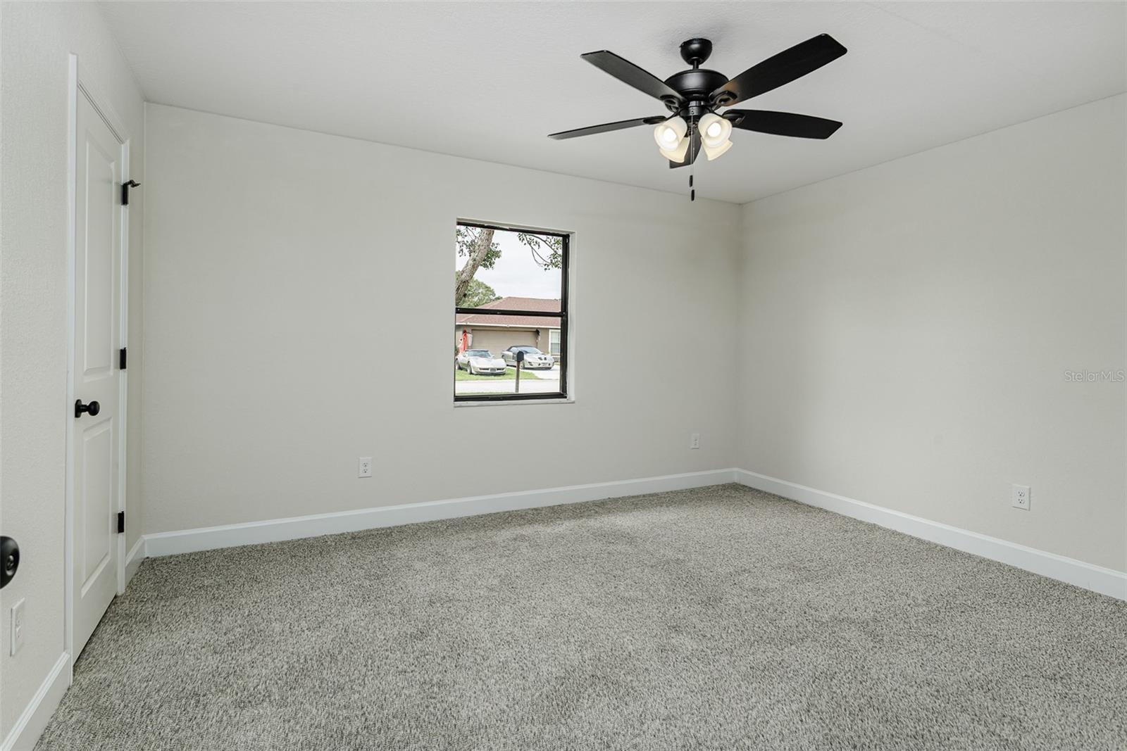 Image 15 of 25 For 2405 Delrose Drive E