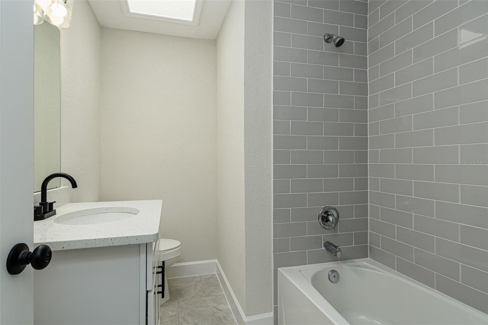 Image 17 of 25 For 2405 Delrose Drive E