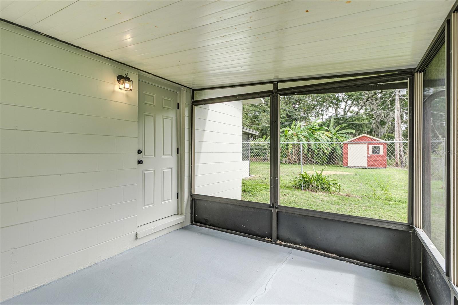 Image 18 of 25 For 2405 Delrose Drive E