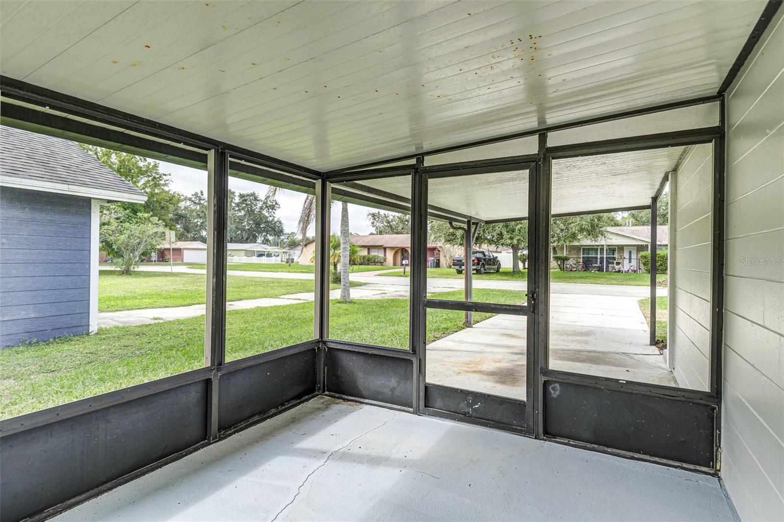 Image 19 of 25 For 2405 Delrose Drive E