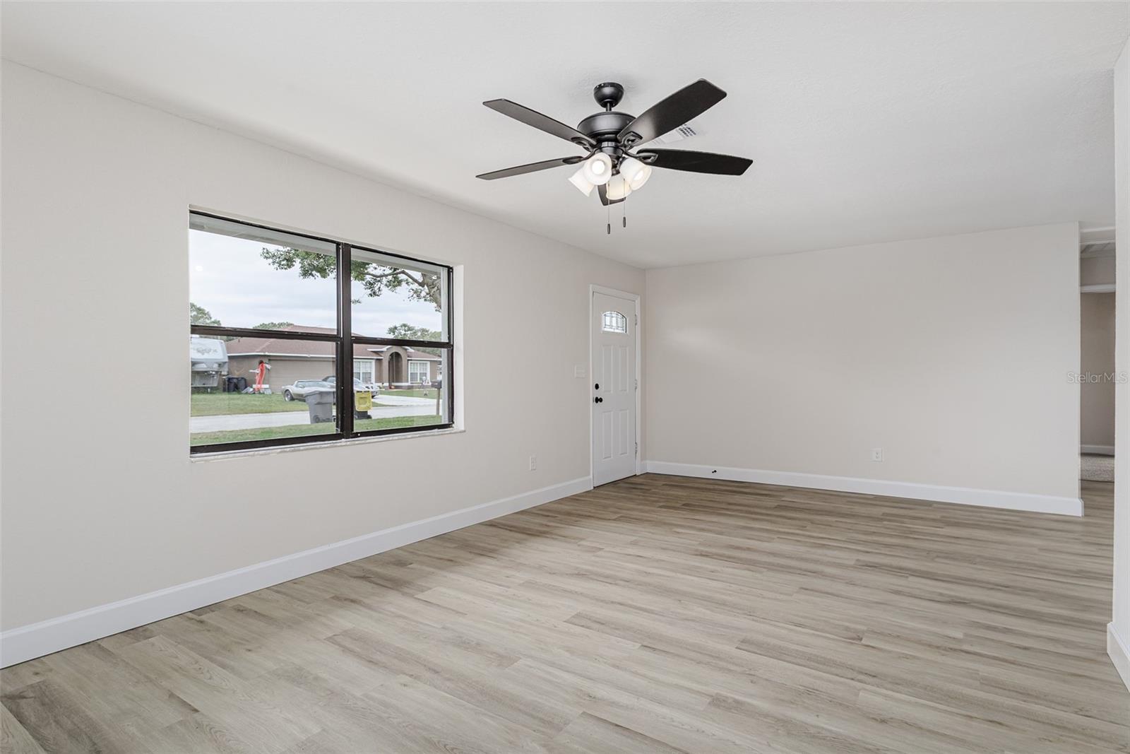 Image 3 of 25 For 2405 Delrose Drive E