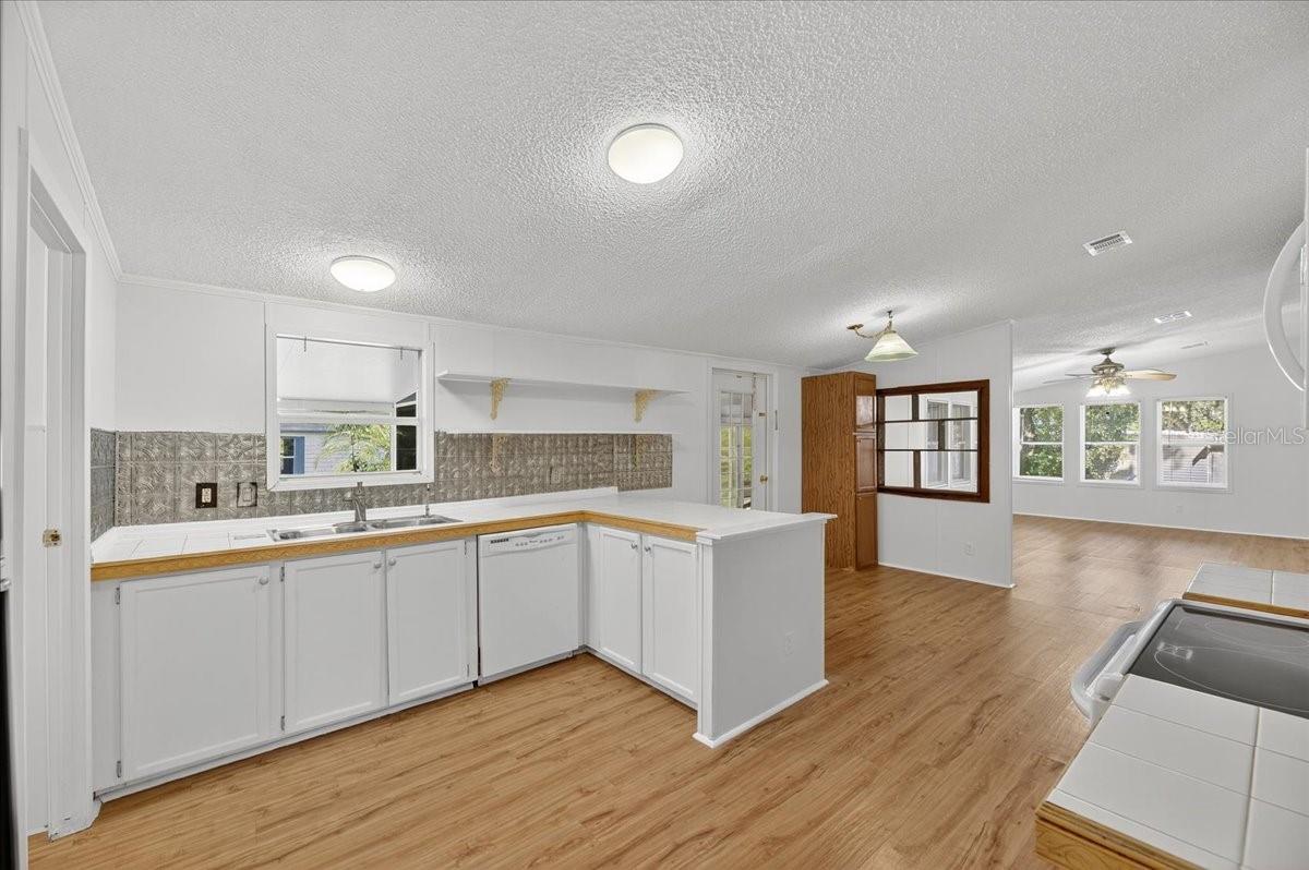 Image 32 of 74 For 6211 Woodale Drive