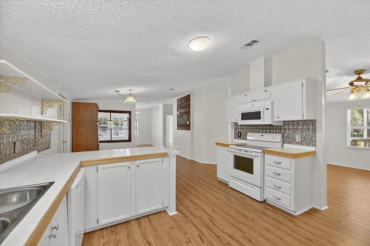 Image 33 of 74 For 6211 Woodale Drive