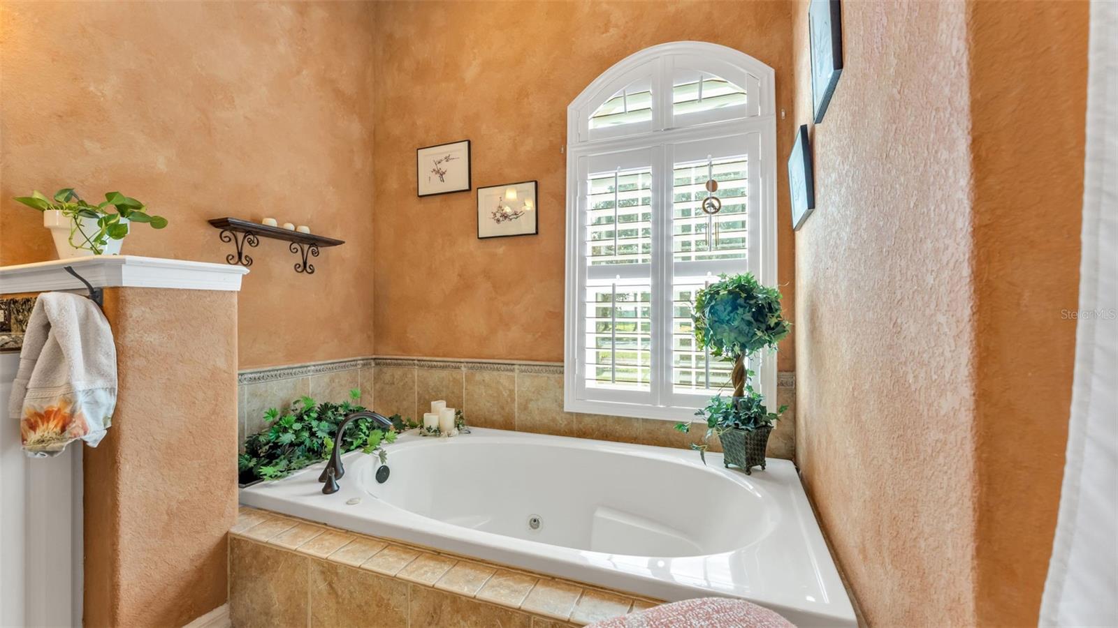 Image 19 of 85 For 237 Mclean Point