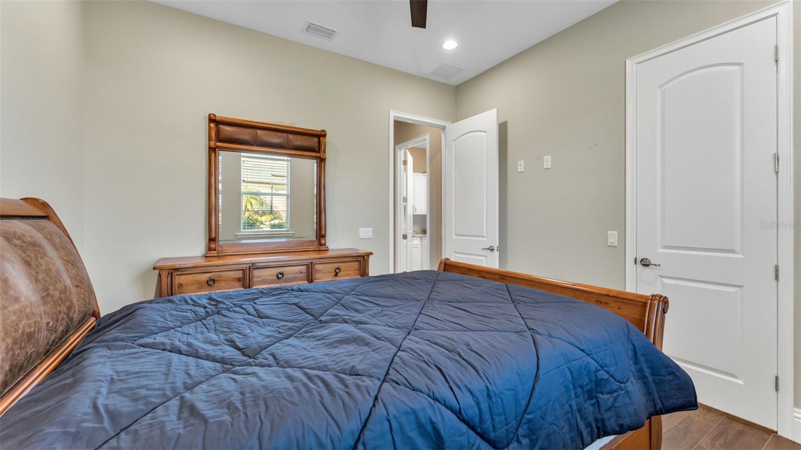 Image 34 of 57 For 6553 Heritage Park Place