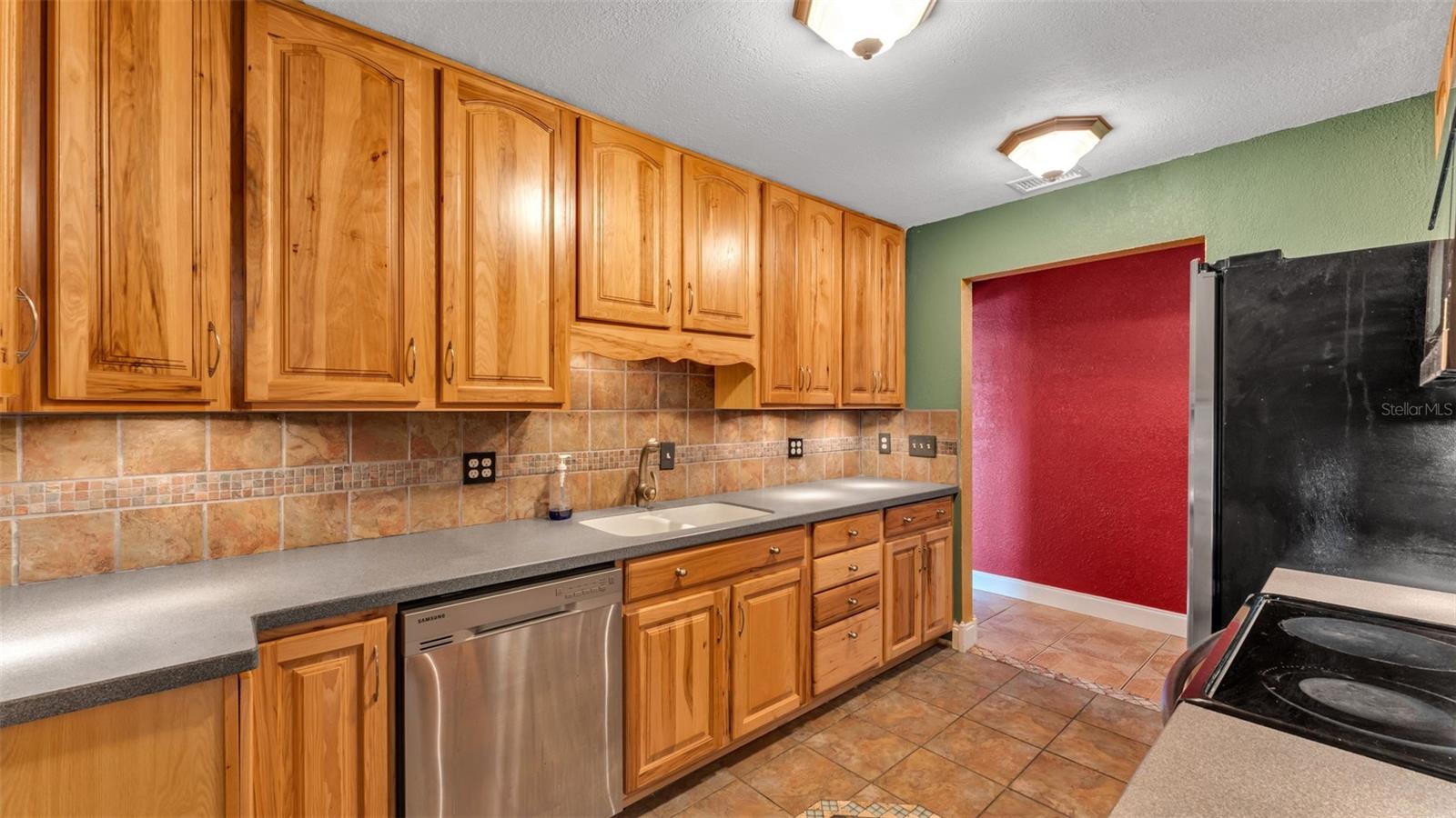 Image 11 of 39 For 427 El Dorado Street