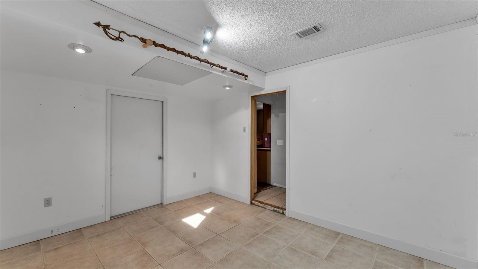 Image 13 of 39 For 427 El Dorado Street