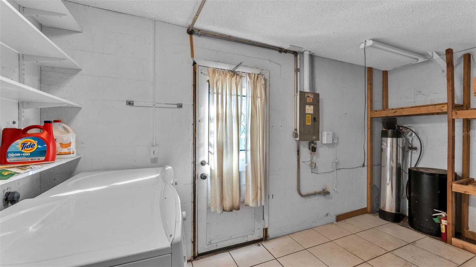 Image 14 of 39 For 427 El Dorado Street