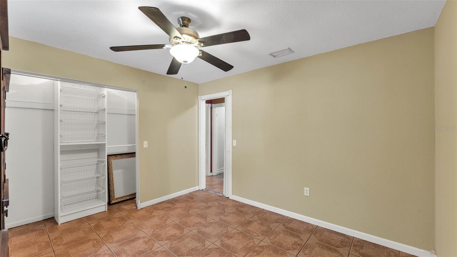 Image 17 of 39 For 427 El Dorado Street