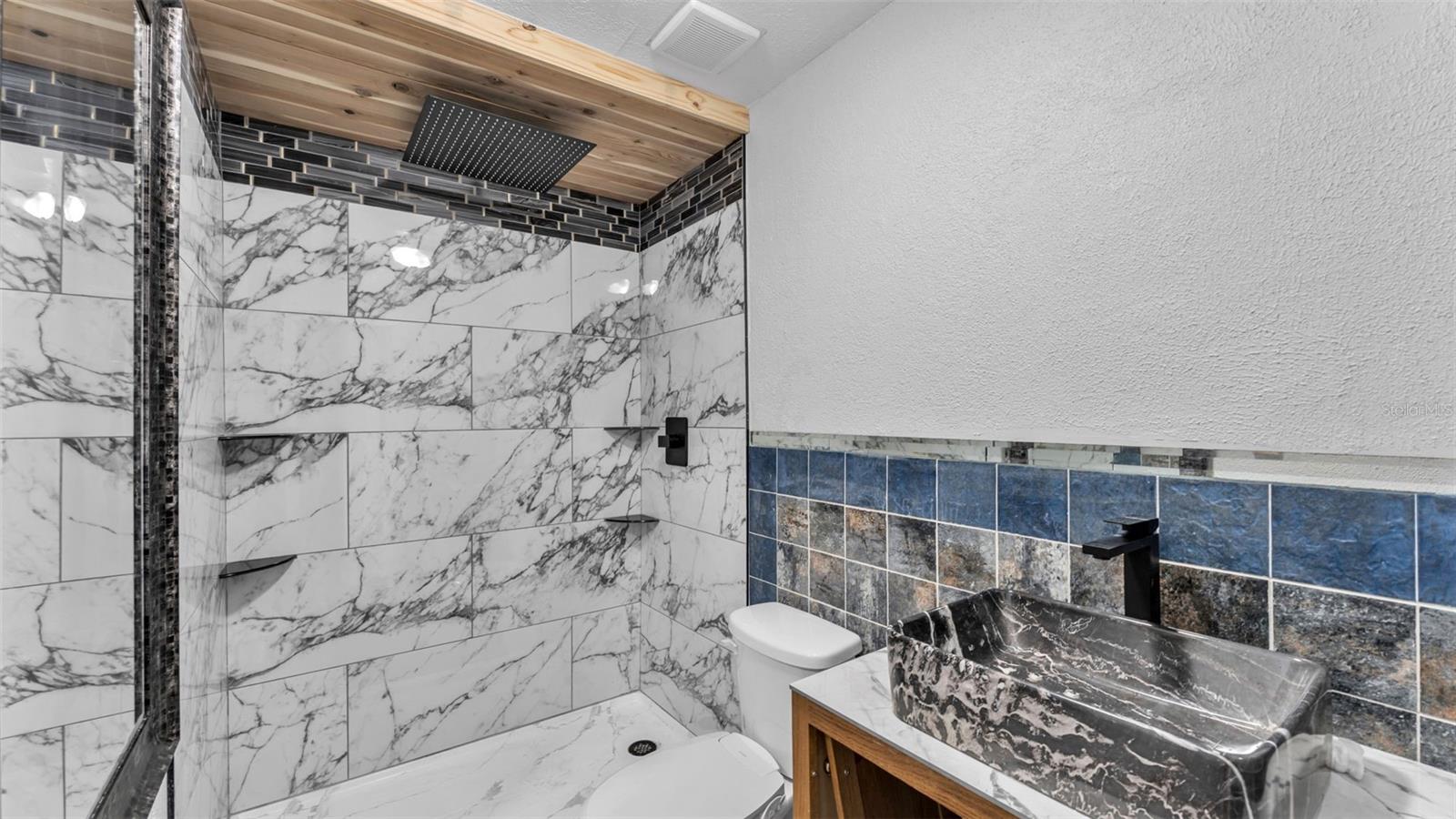 Image 18 of 39 For 427 El Dorado Street