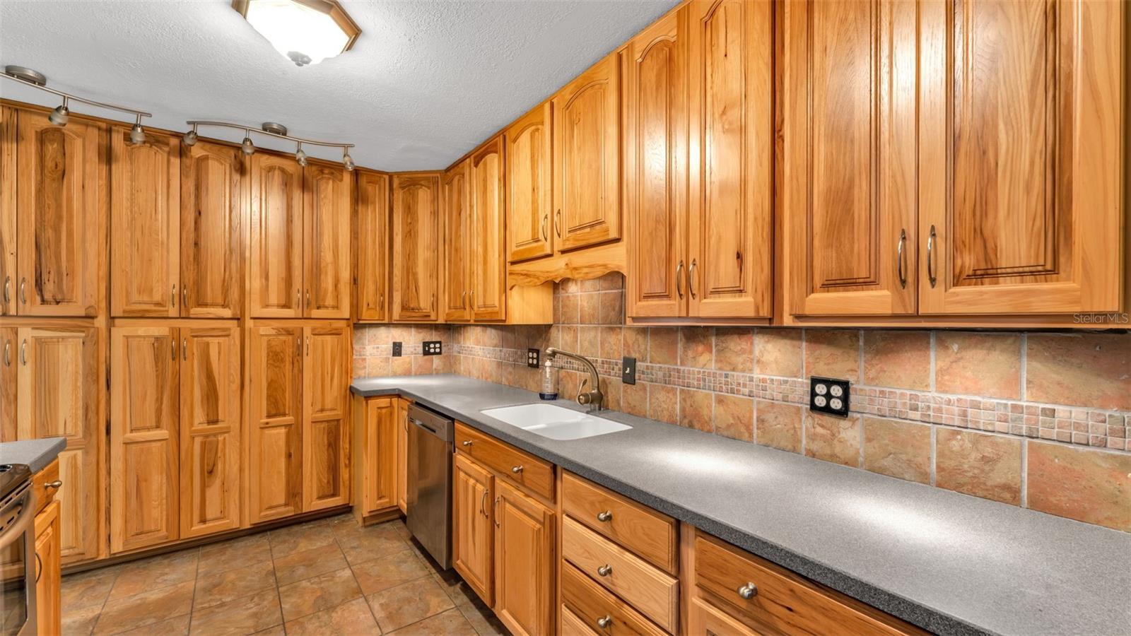 Image 2 of 39 For 427 El Dorado Street