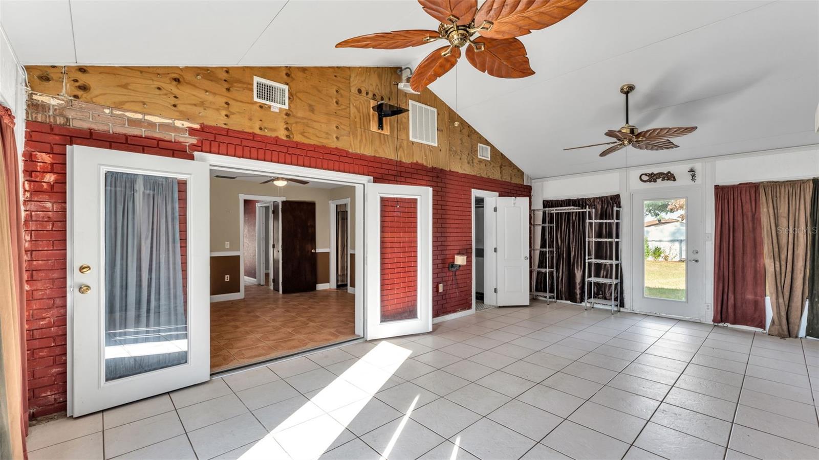 Image 22 of 39 For 427 El Dorado Street