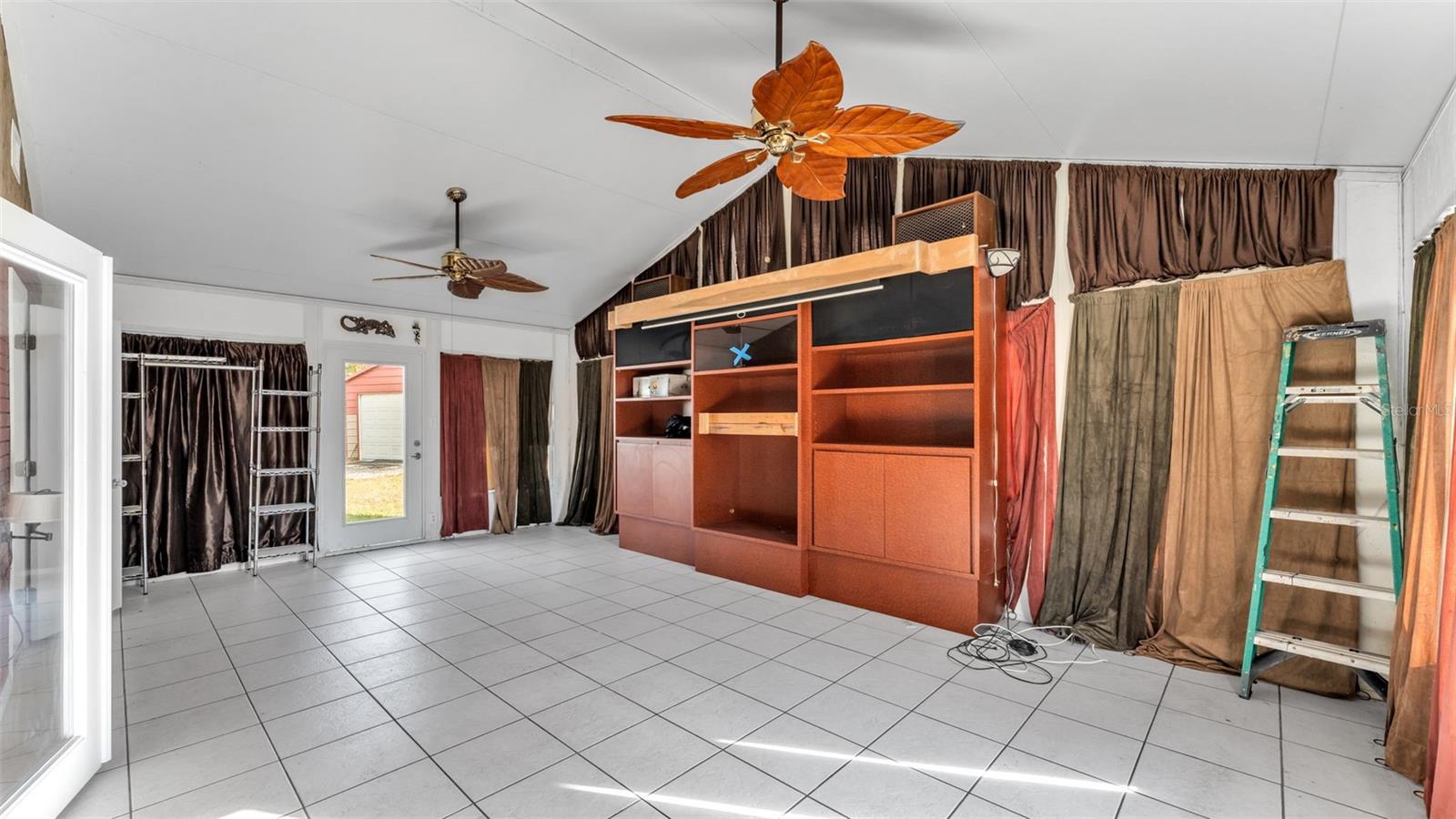 Image 4 of 39 For 427 El Dorado Street