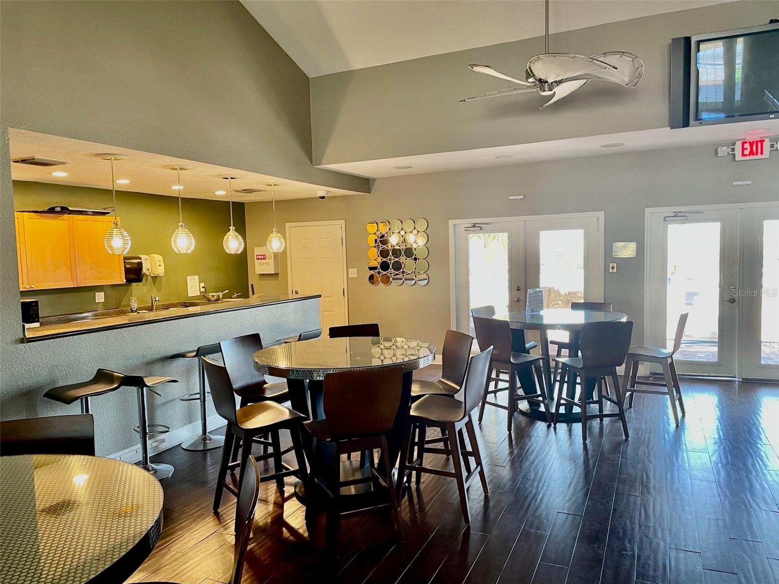 Image 23 of 42 For 213 Sea Horse Drive Se B