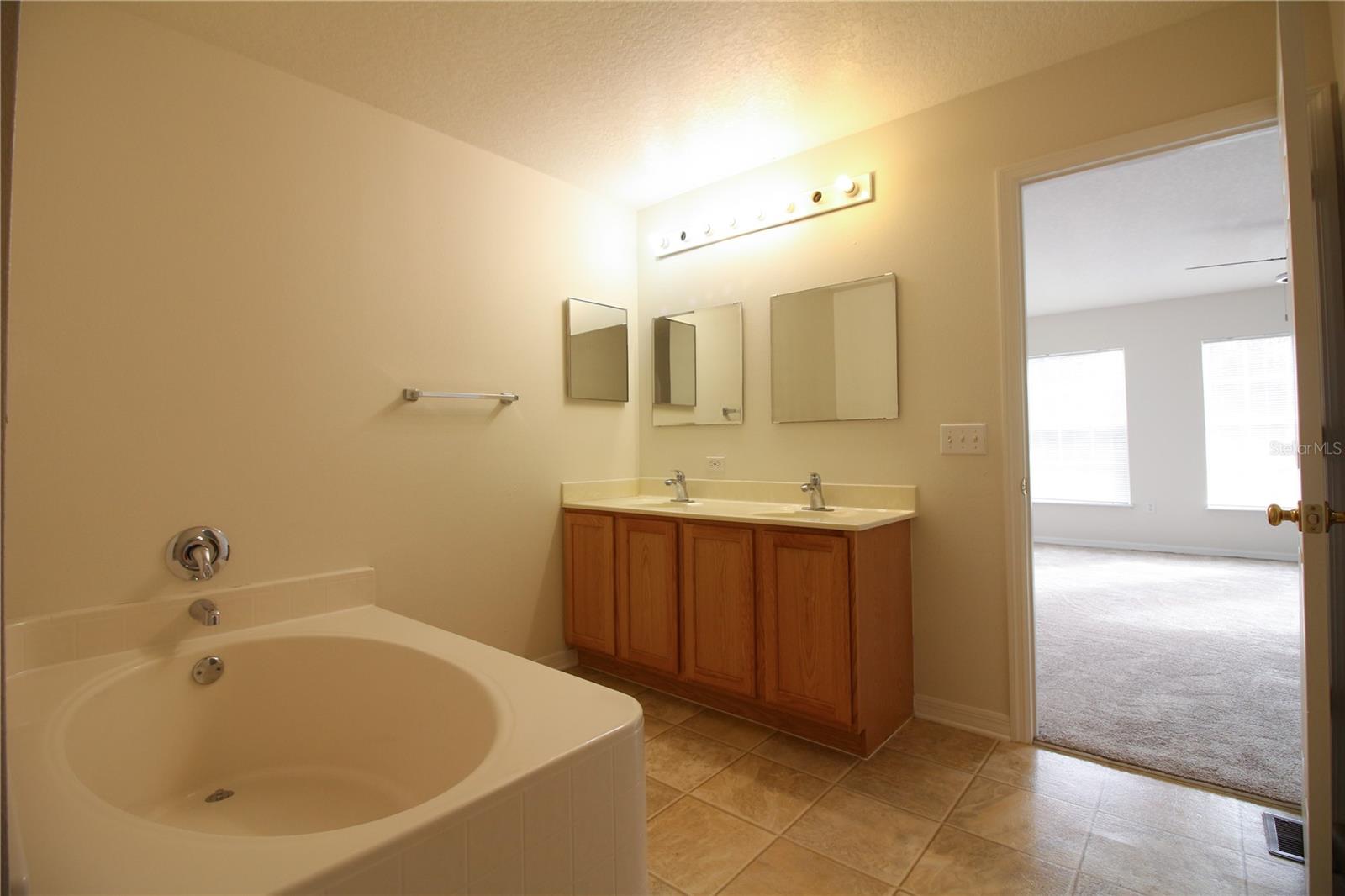 Image 18 of 26 For 1222 Myopia Hunt Club Drive