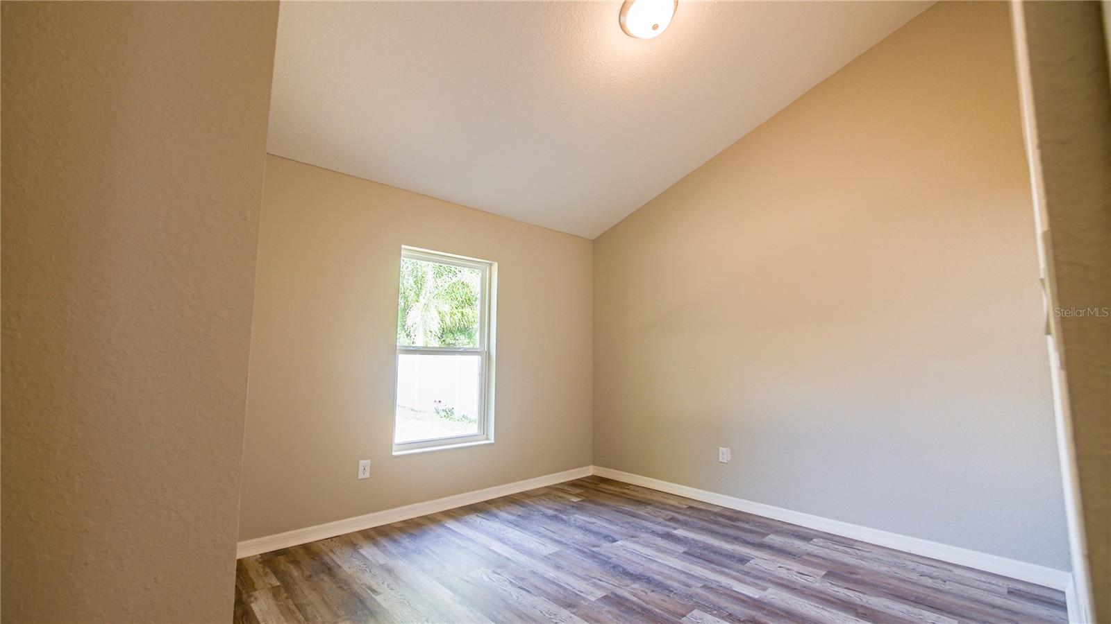 Image 11 of 26 For 13572 102nd Court