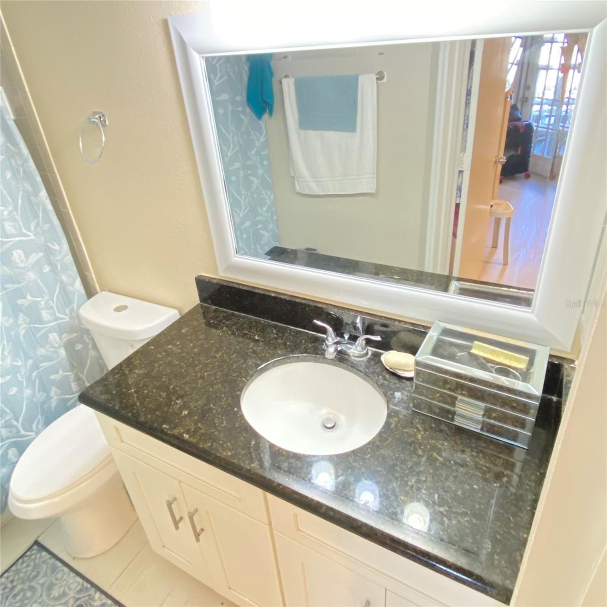 Image 21 of 38 For 429 Fountainhead Circle 121