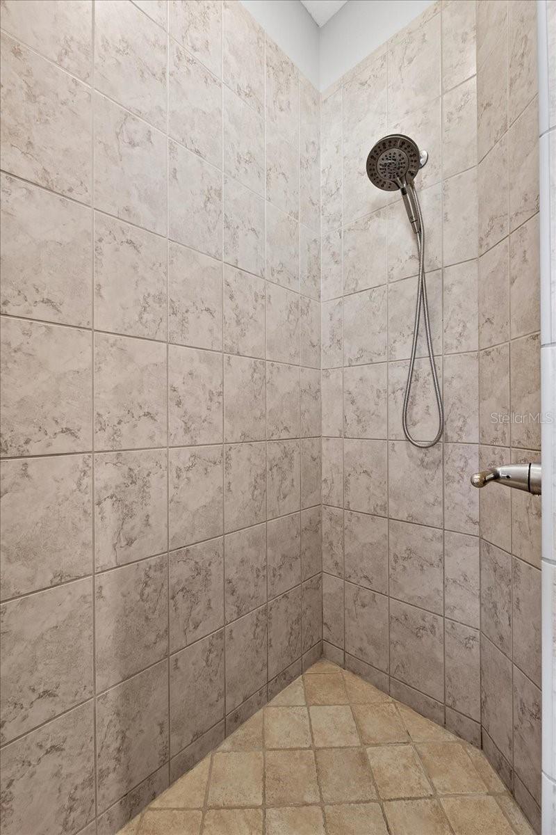 Image 24 of 51 For 3928 Sunnywood Circle