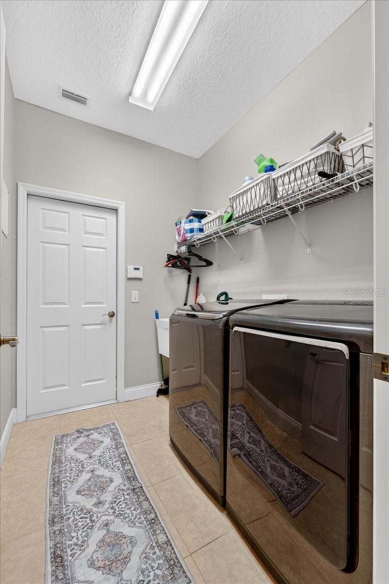 Image 37 of 51 For 3928 Sunnywood Circle