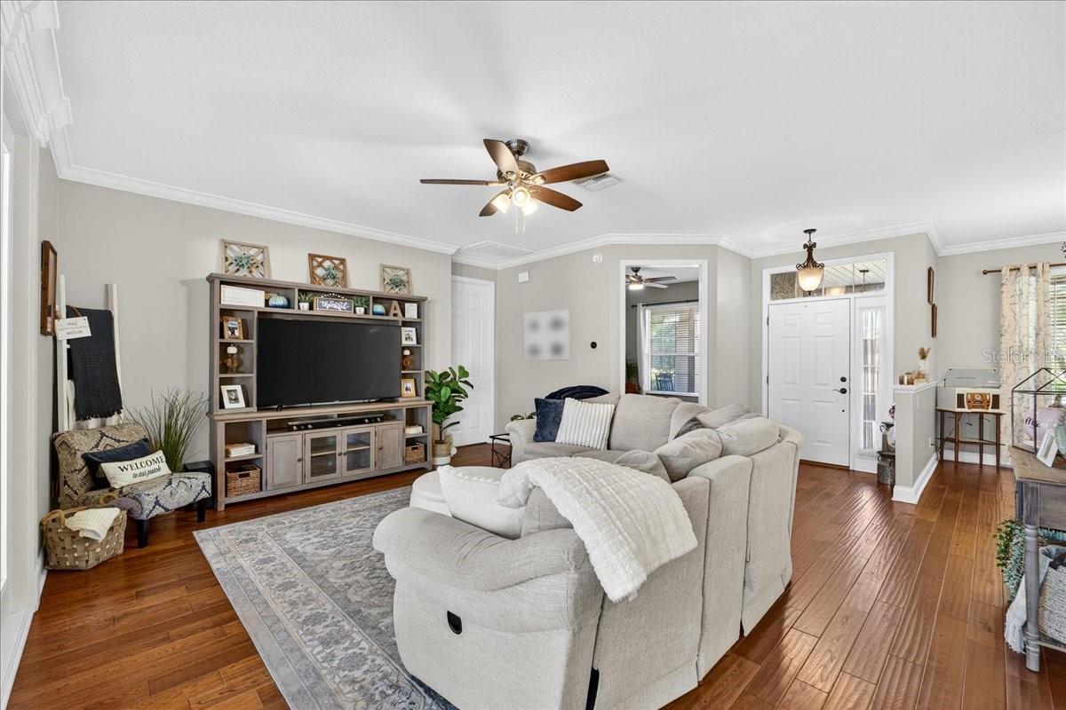 Image 8 of 51 For 3928 Sunnywood Circle