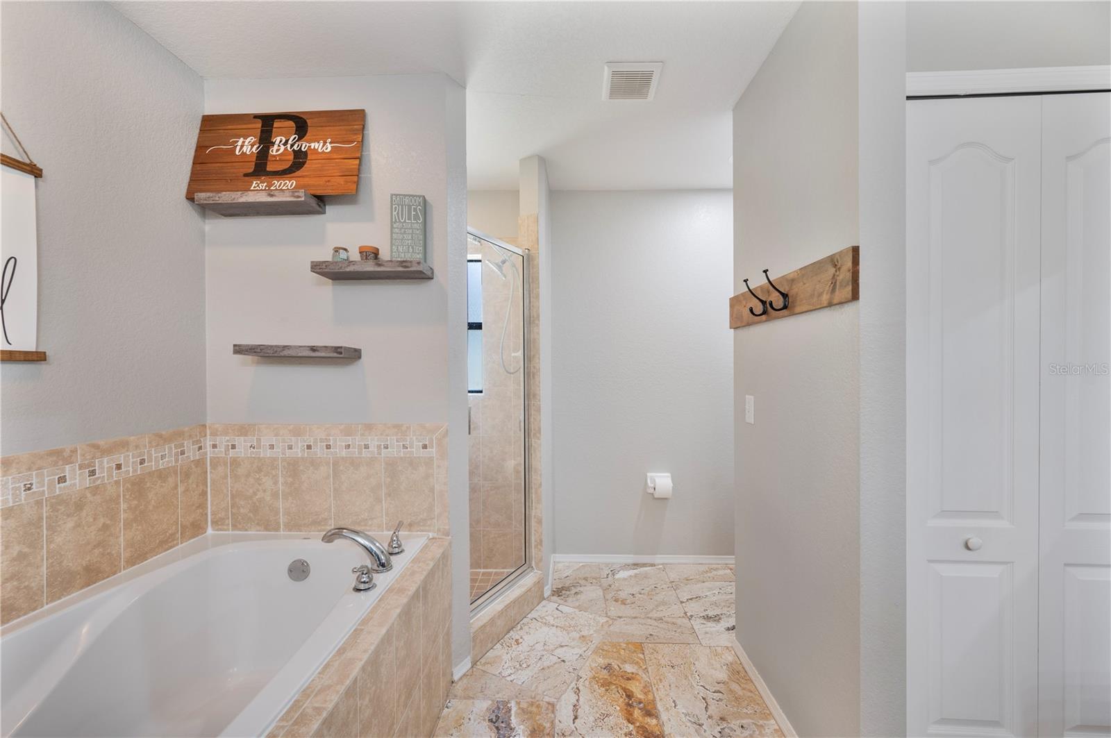 Image 19 of 36 For 6436 Evergreen Park Drive