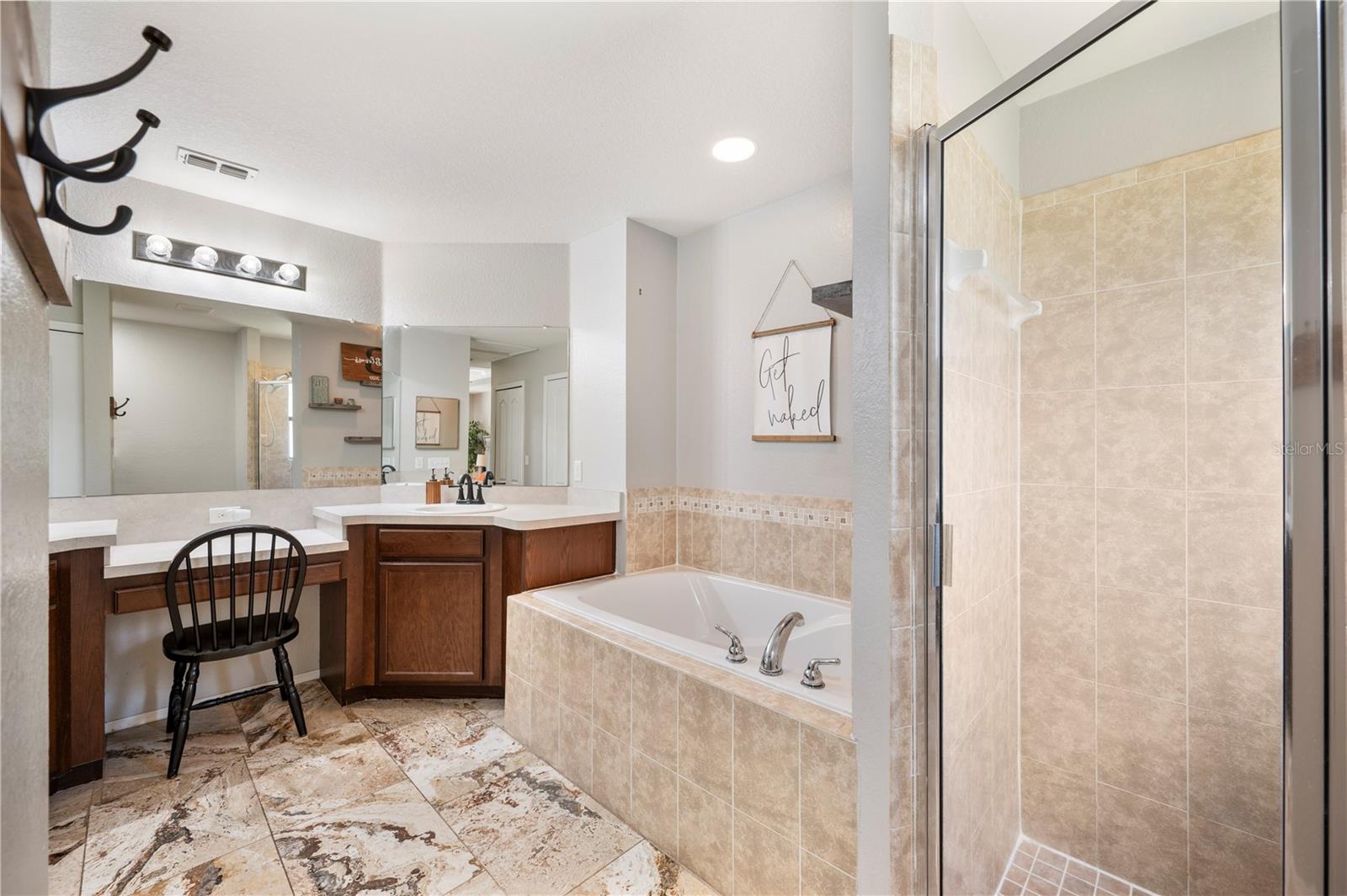 Image 20 of 36 For 6436 Evergreen Park Drive