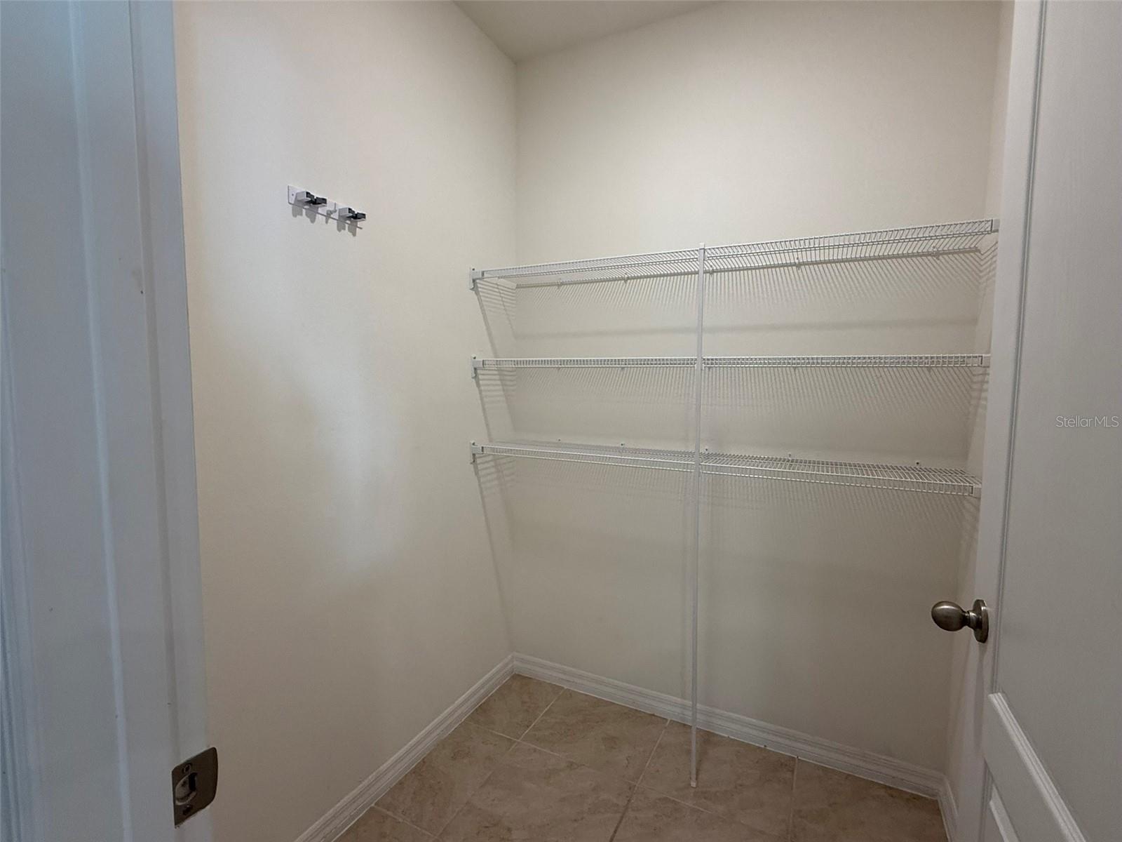 Image 15 of 38 For 915 Waterfall Boulevard