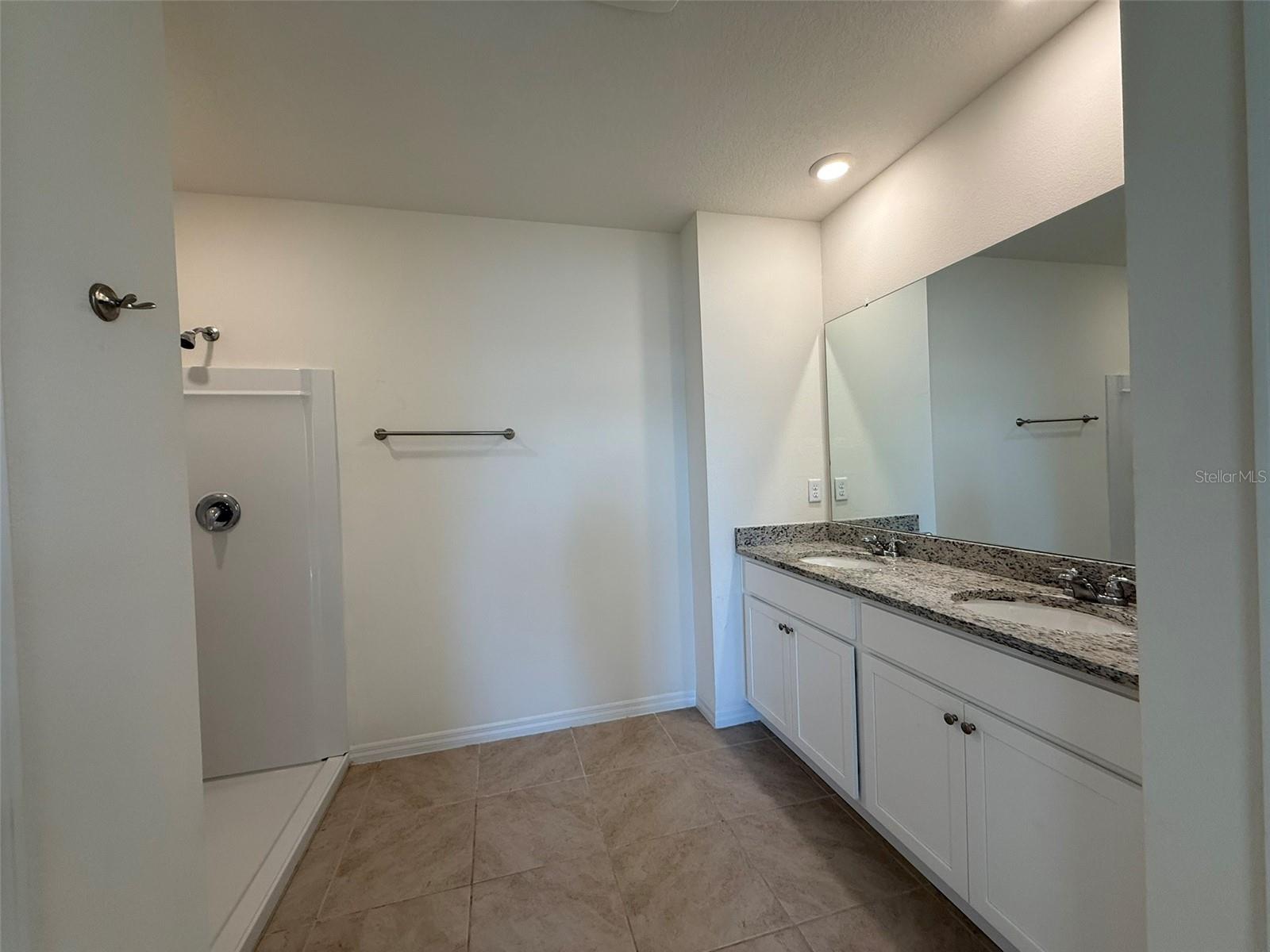 Image 18 of 38 For 915 Waterfall Boulevard