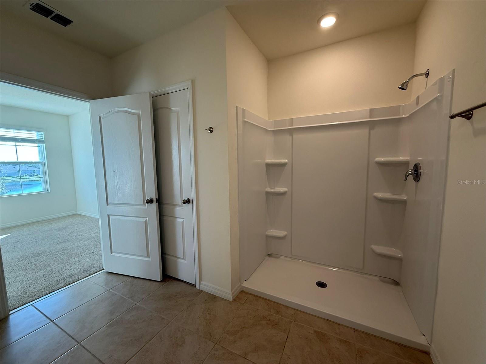 Image 19 of 38 For 915 Waterfall Boulevard