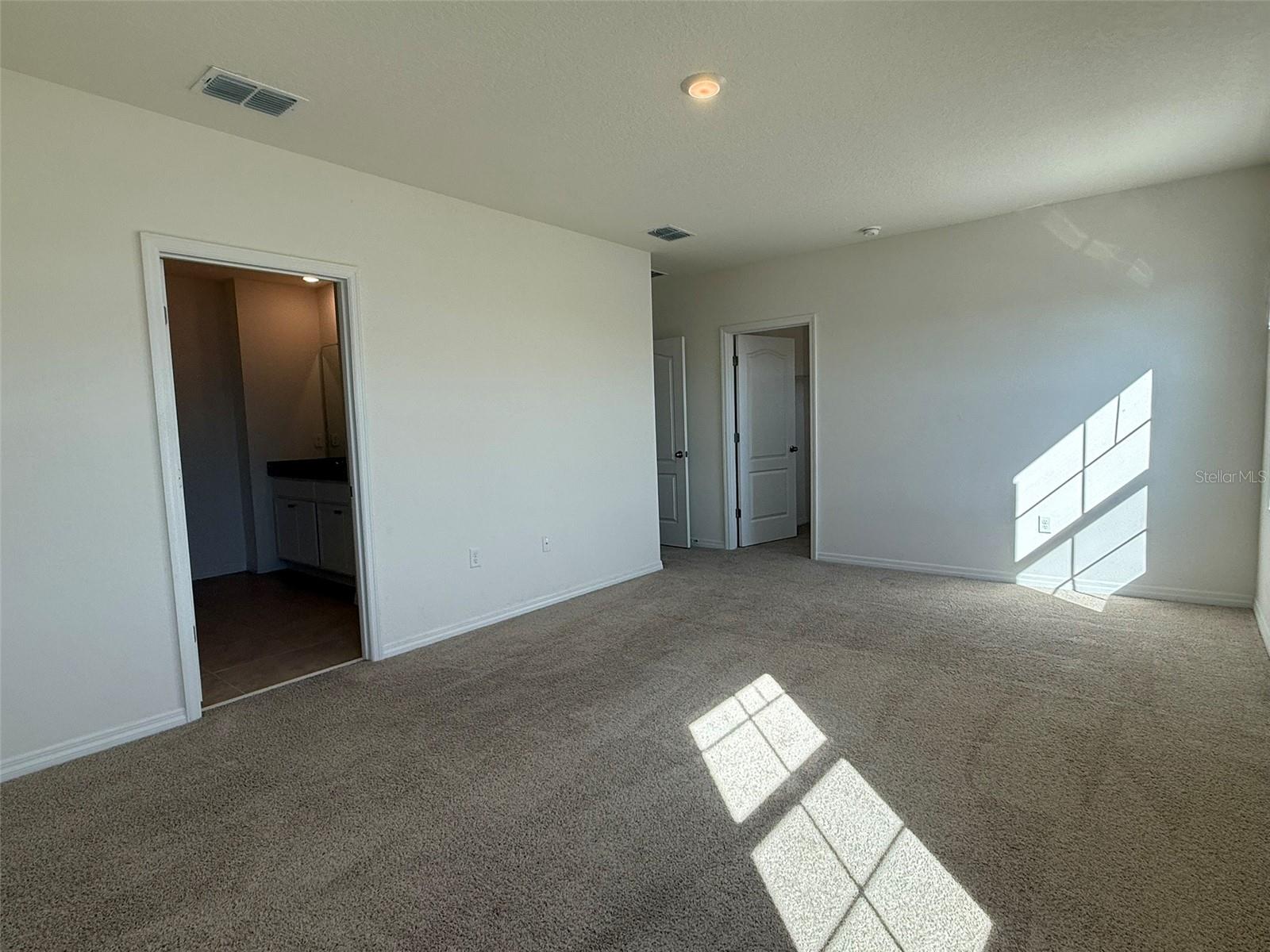 Image 20 of 38 For 915 Waterfall Boulevard