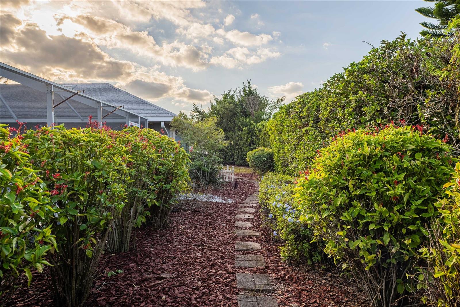 Image 17 of 52 For 5564 Summerland Hills Circle 0