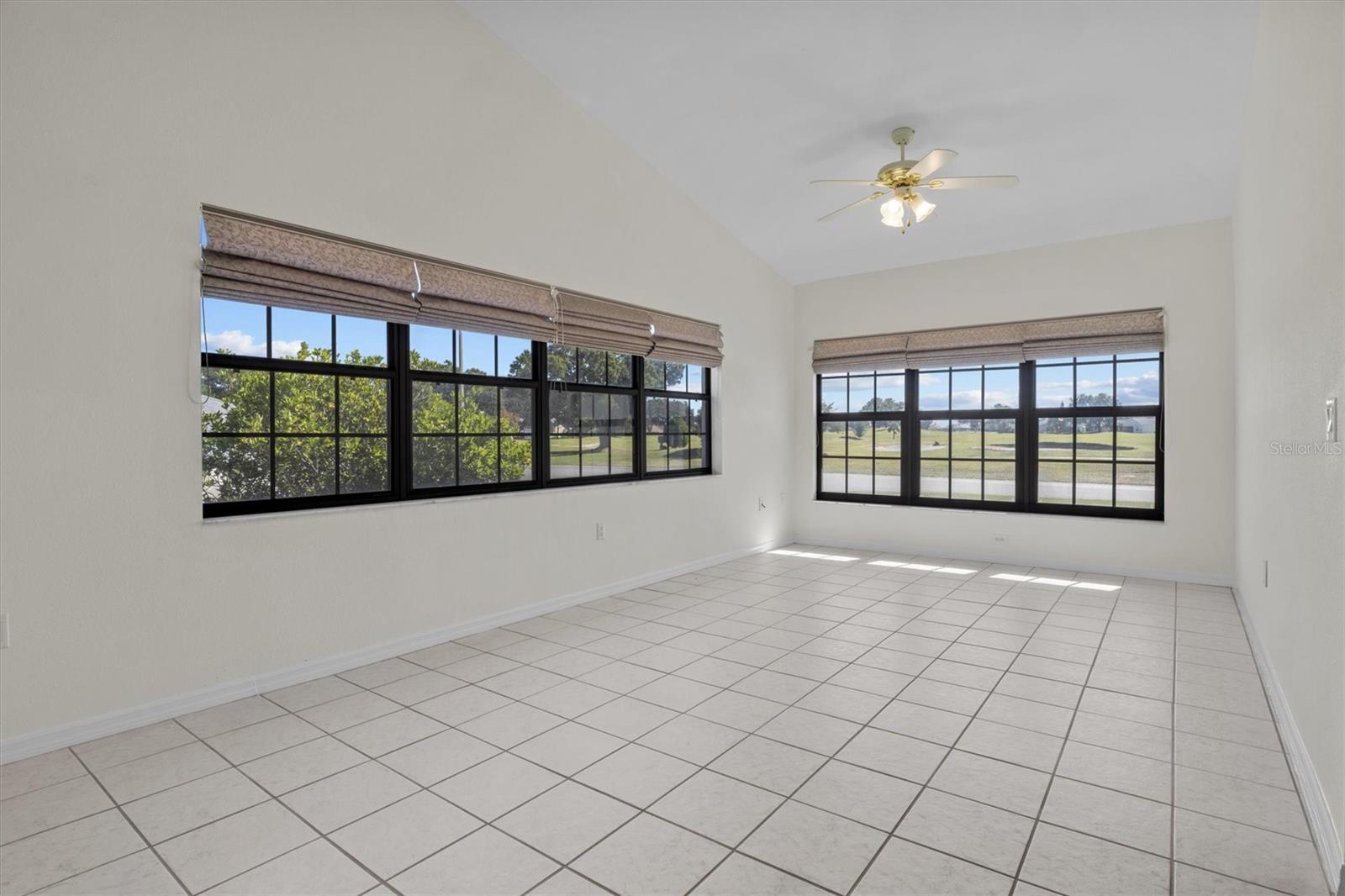Listing photo id 8 for 6325 Egret Drive