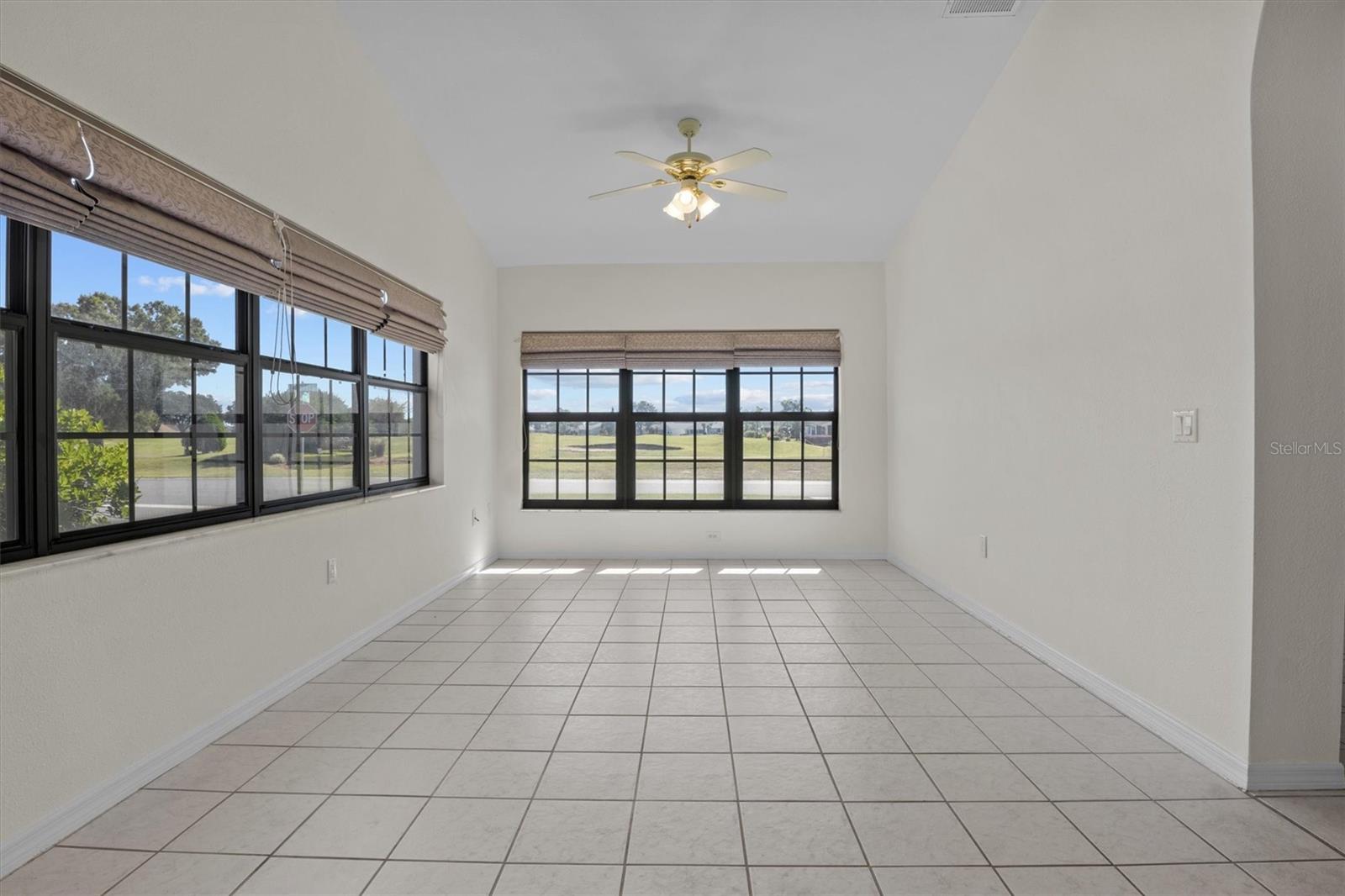 Listing photo id 9 for 6325 Egret Drive