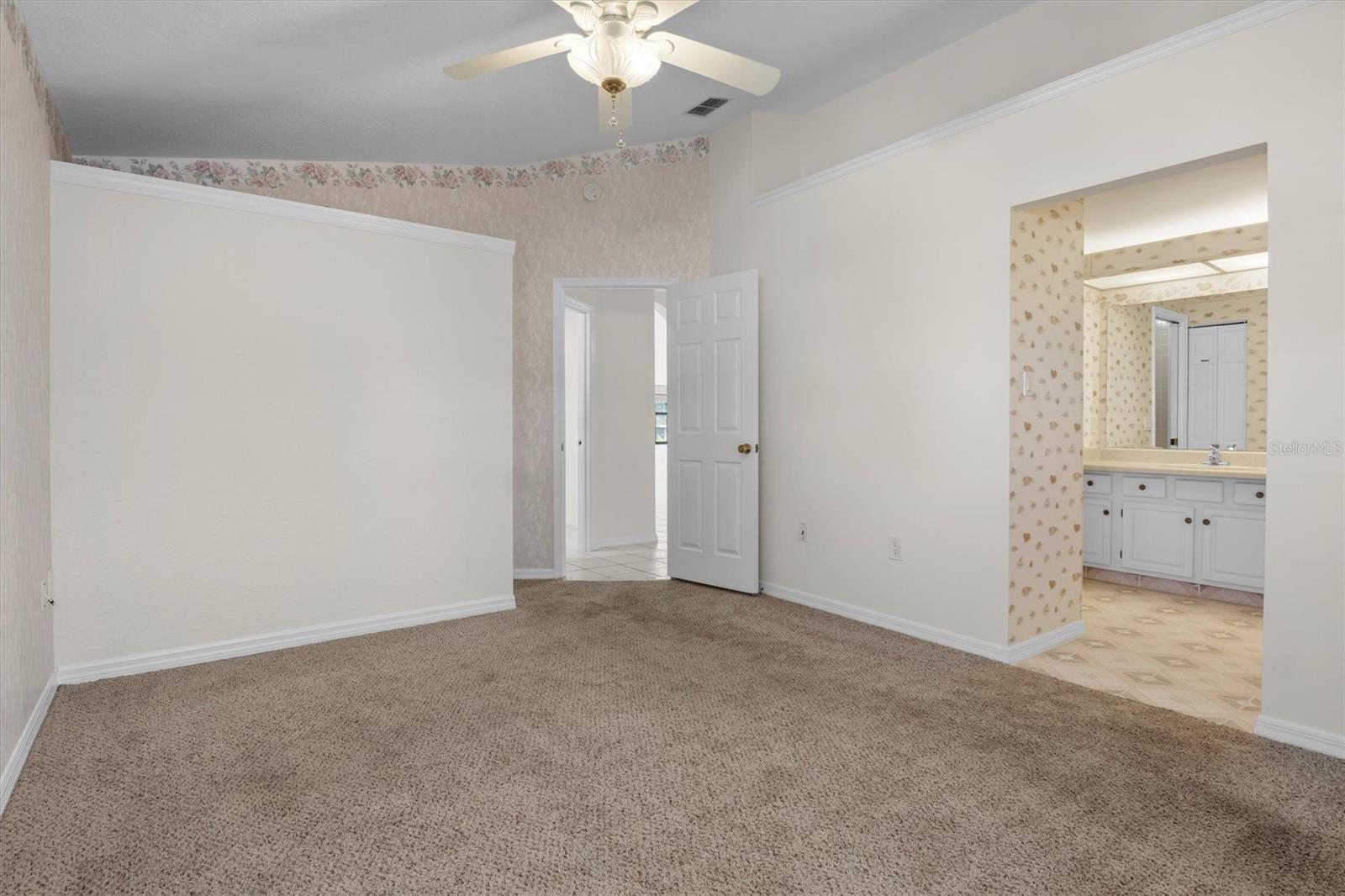 Listing photo id 12 for 6325 Egret Drive