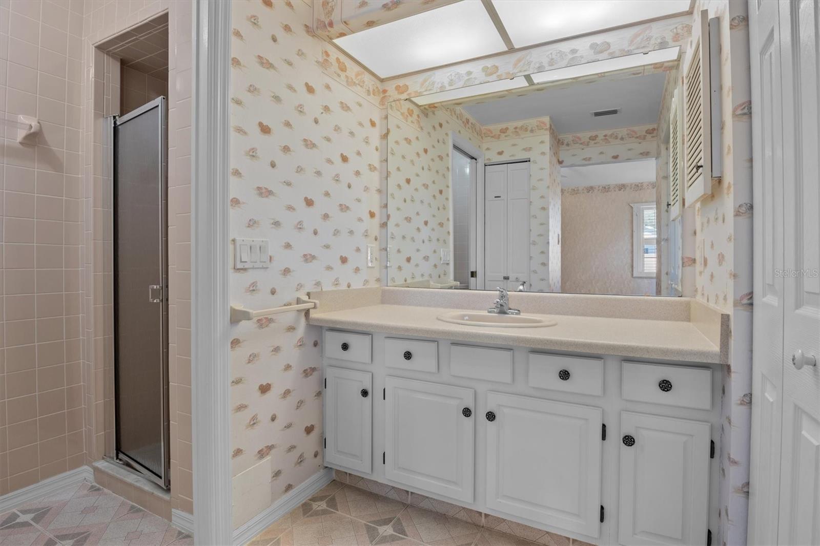 Listing photo id 13 for 6325 Egret Drive