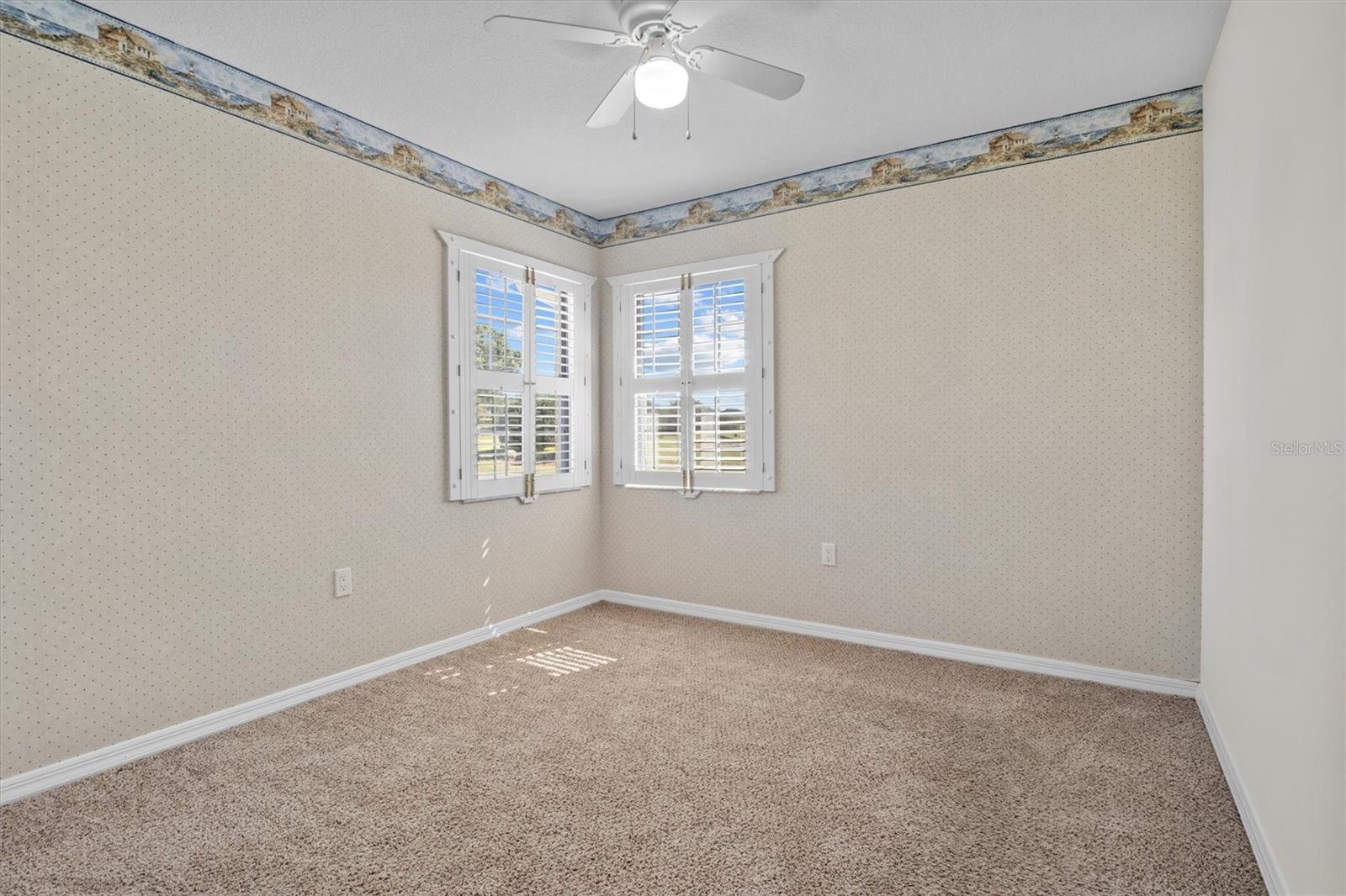 Listing photo id 14 for 6325 Egret Drive