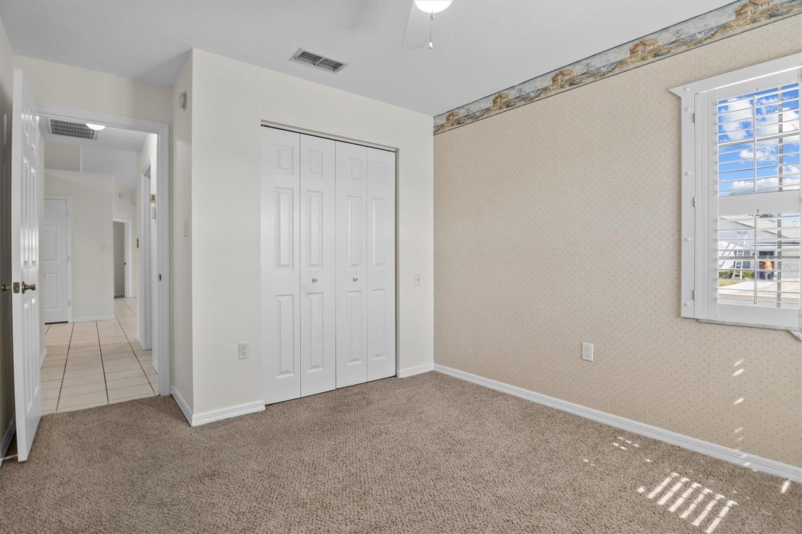 Listing photo id 15 for 6325 Egret Drive