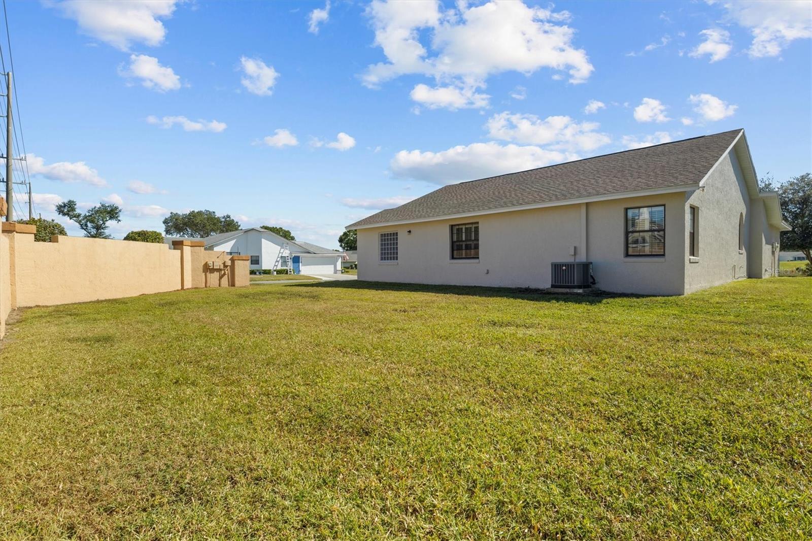 Listing photo id 21 for 6325 Egret Drive